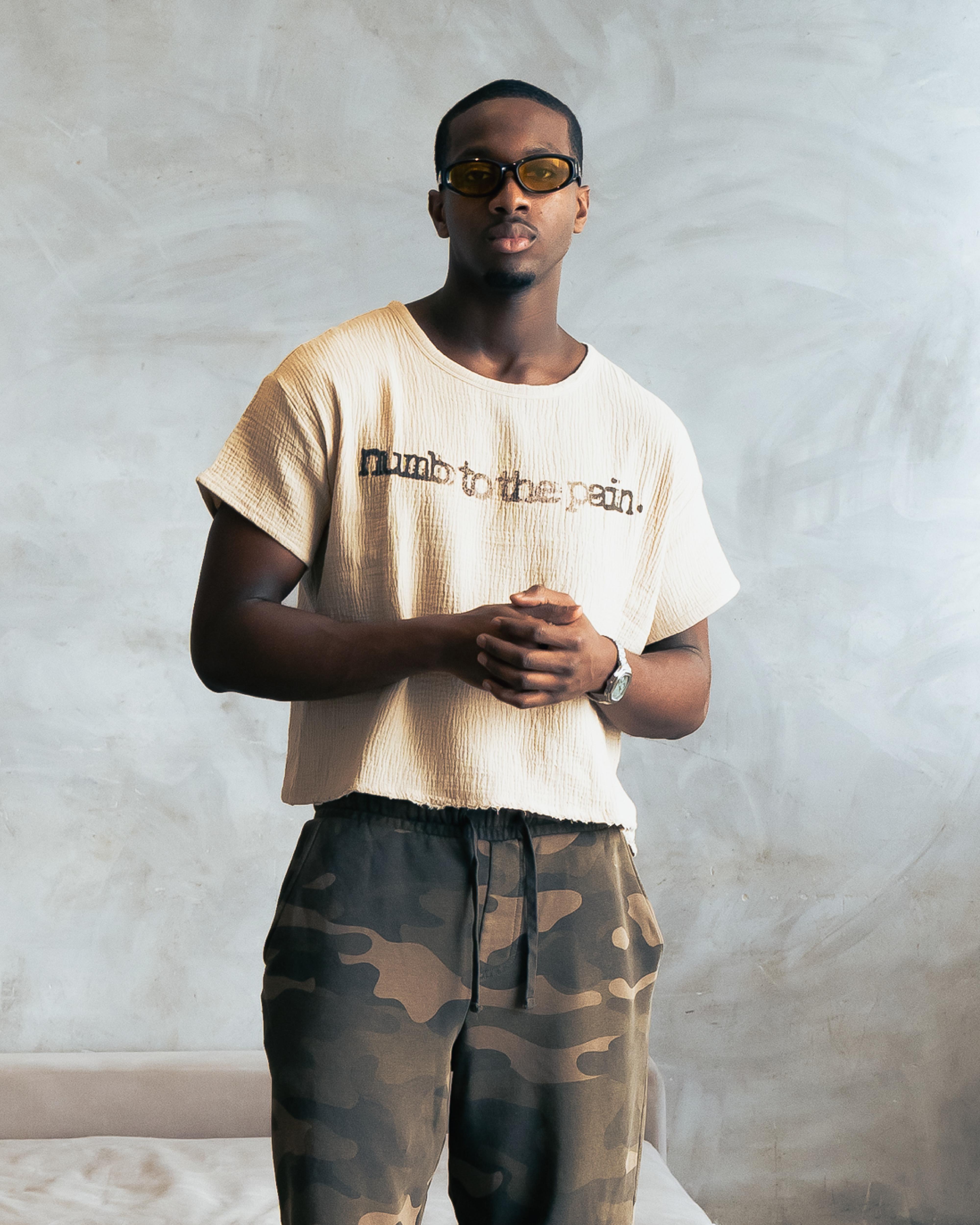 NUMB TO THE PAIN. T-SHIRT - BEIGE