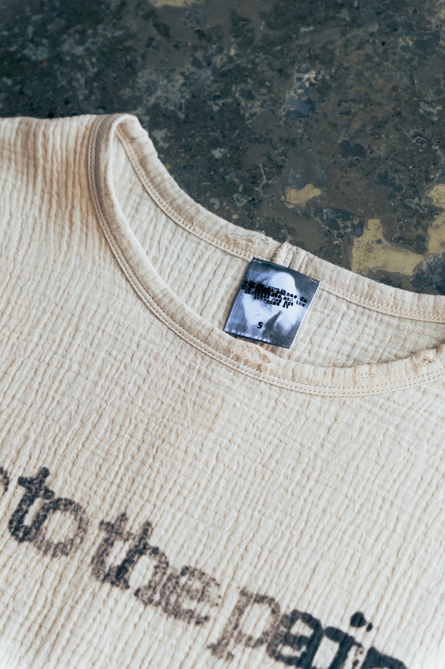 NUMB TO THE PAIN. T-SHIRT - BLACK