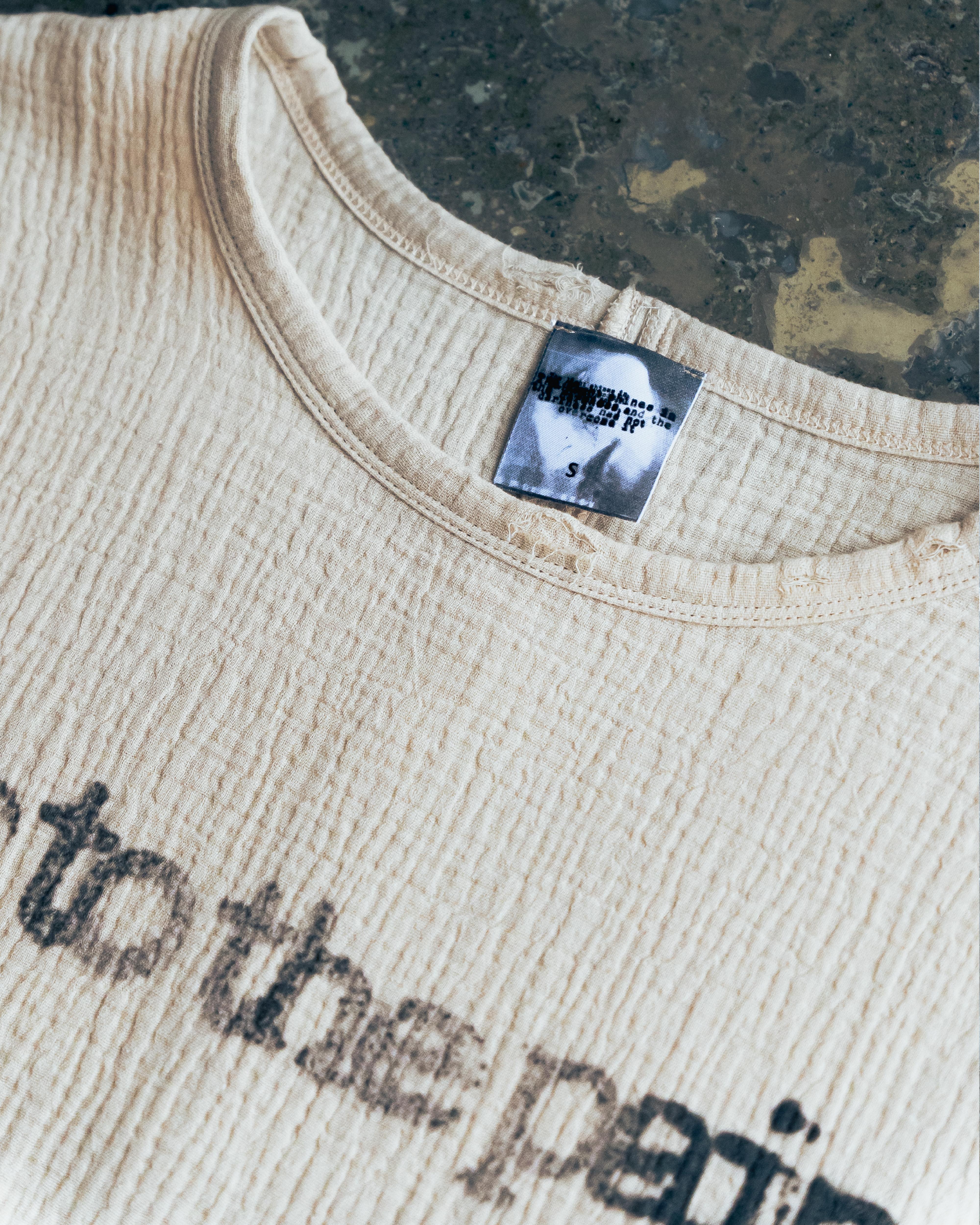 NUMB TO THE PAIN. T-SHIRT - BEIGE